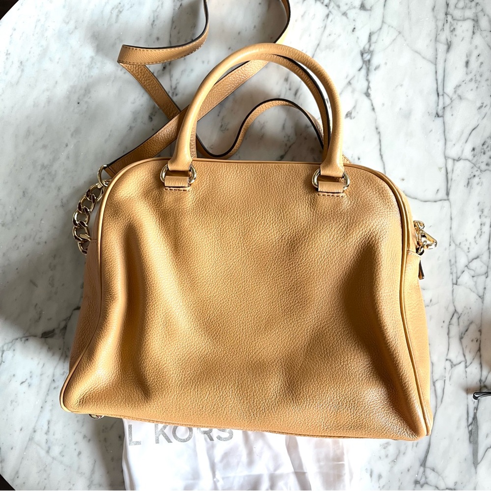 EUC Michael Kors Knox Tassel Leather Crossbody